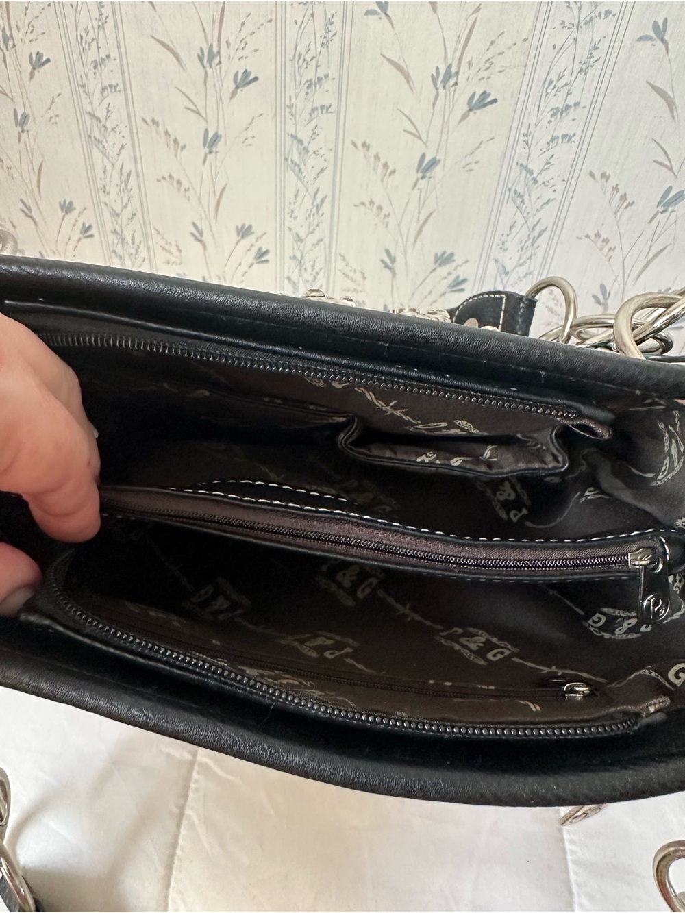 P & G Western-inspired Rhinestone Cross Concealed Carry Shoulder Bag - Picture 15 of 16